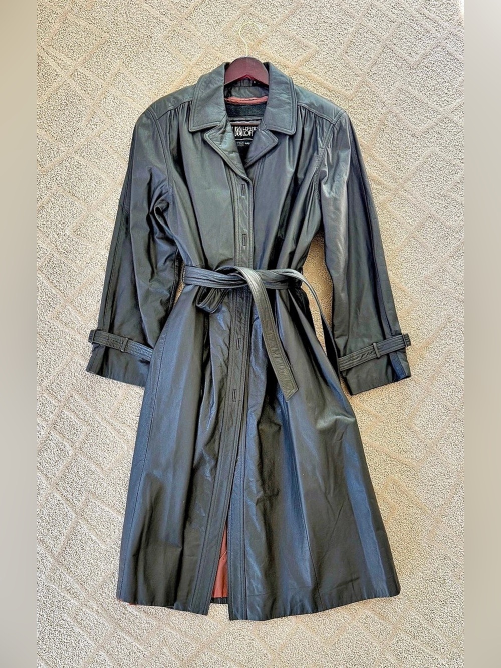 Leather Loft Leather Belted Trench Coat Gray. Removable Fur Lining
Size 12/14
